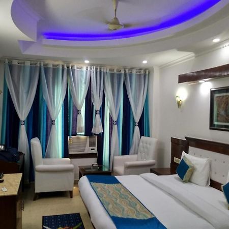 Hotel Tjs Grand Delhi  Exterior photo