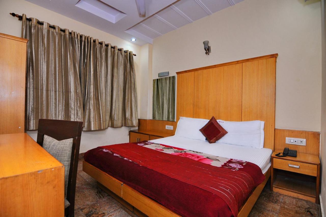 Hotel Tjs Grand Delhi  Exterior photo