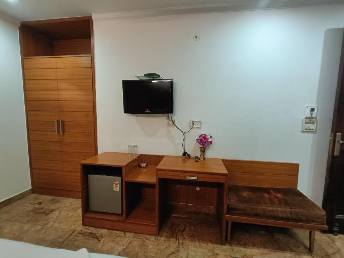 Hotel Tjs Grand Delhi  Exterior photo